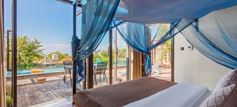 抚仙湖南燕度假酒店(月亮湾湿地公园店)图片