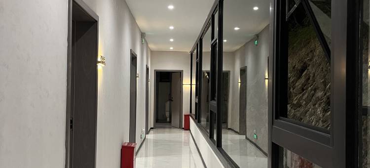 森吉尼达·洛河山舍(拖顶店)图片