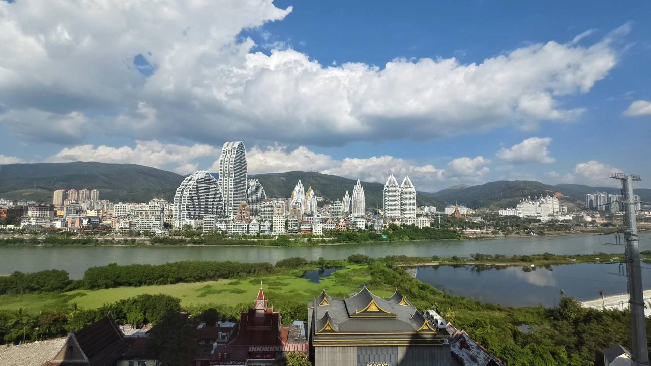 傣乐江居(西双版纳景洪江边夜市泼水广场店)图片