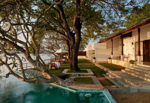 EKHO Lake House Hotel Overview