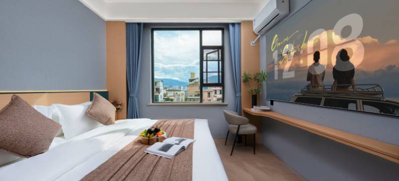 恒邦智慧影视酒店(大理高铁站洱海公园店)图片