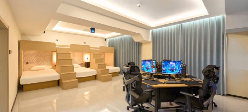 南与北电竞酒店(天津南开大悦城海光寺地铁站店)图片