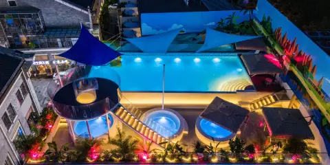 彌勒海灣瑞景温泉酒店(湖泉生態園湖泉半山温泉店)