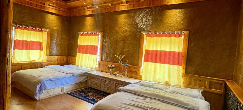 新都桥立启河边民宿图片