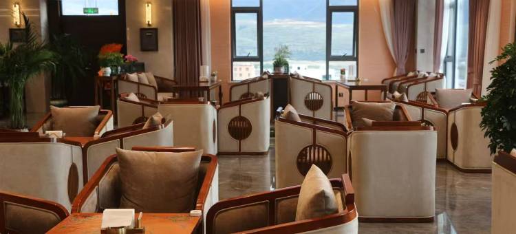 唐古拉精选酒店(甘孜格达弦子广场店)图片