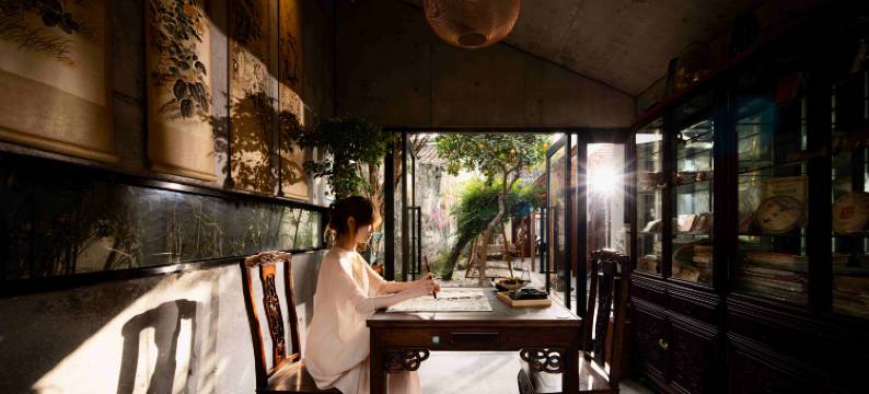 浔书坊・InkRiverside・临河设计师民宿(南浔古镇景区内百间楼店)图片