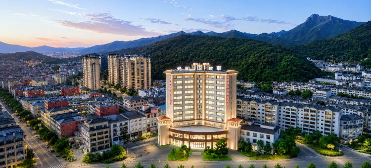 光阴故事丨寰宇金顶・Crown御景国际大酒店(栾川老君山凤凰天街店)图片