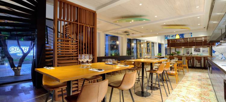 普吉岛奥特瑞格苏林海滩度假村(Outrigger Surin Beach Resort)图片
