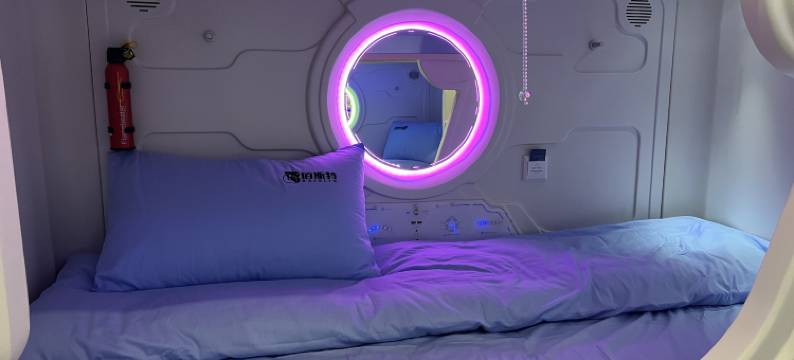 佰斯特太空舱宾馆(和田玉石交易中心店)图片