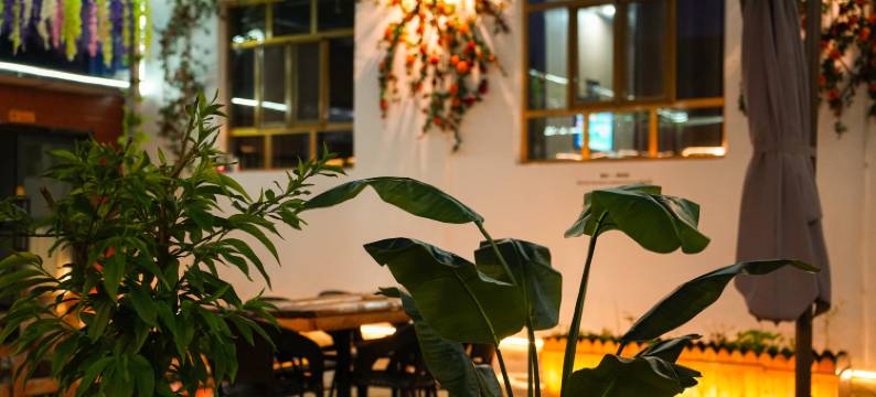 那拉提良梦客栈图片