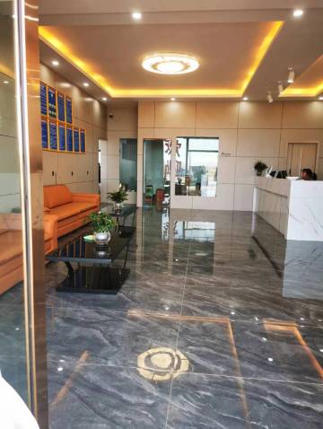 仲巴天圣假日酒店