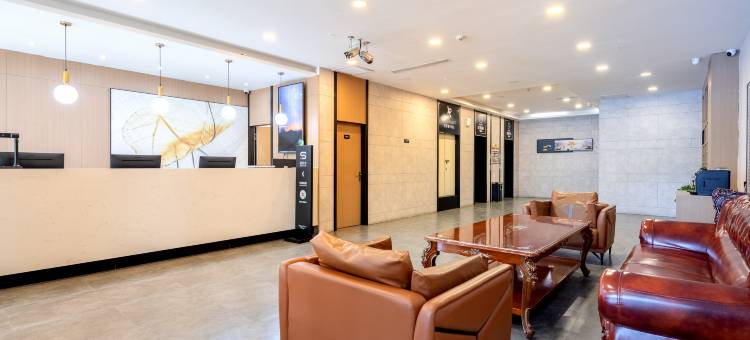 库尔勒天鹅河丽呈睿轩酒店图片