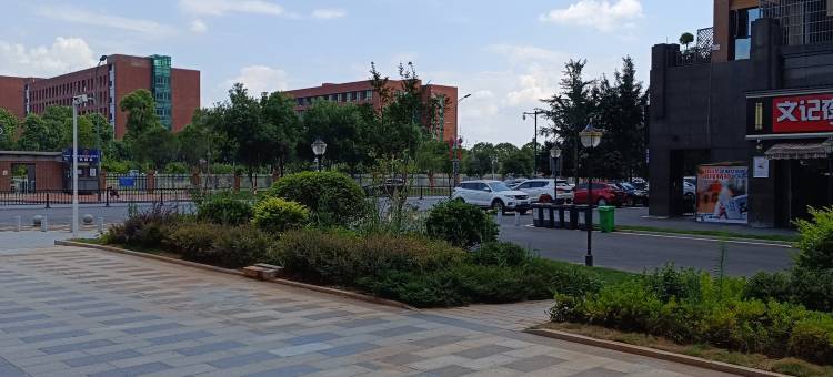 墨客欢庭酒店(星沙产业园湖南劳动人事职业学院店)图片