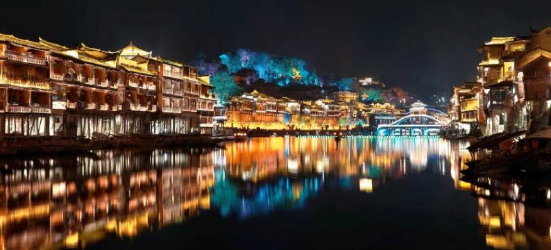 轻语设计师江景民宿(凤凰古城虹桥沱江店)图片