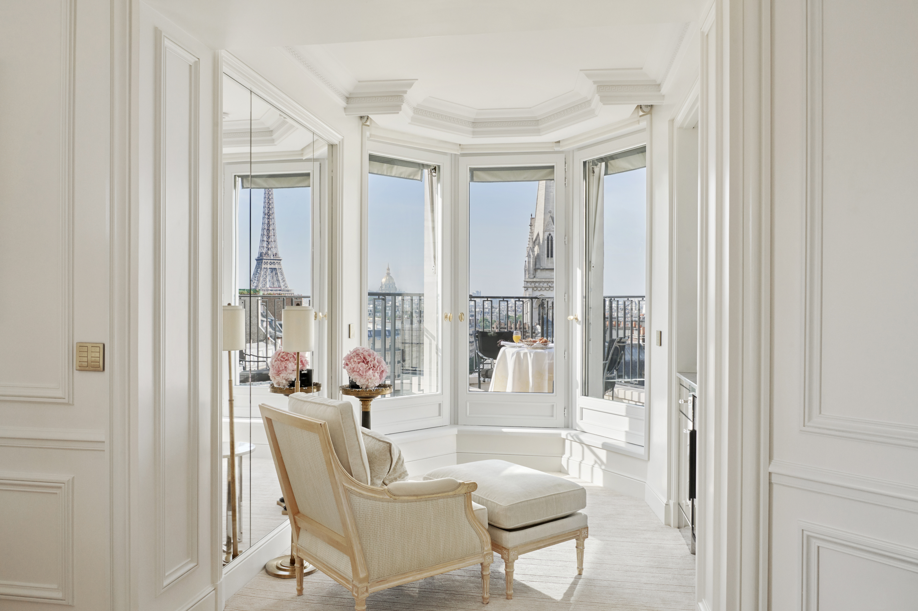 Four Seasons Hotel George V Paris Over view