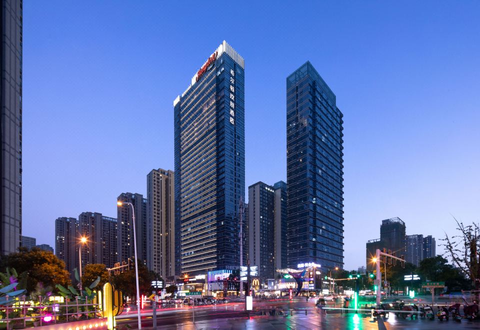 长沙滨江金融中心希尔顿欢朋酒店外景图