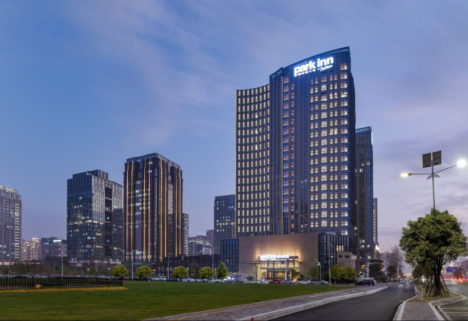 丽柏酒店(南昌红谷滩万达广场双子塔店)外景图