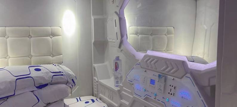 兰州西域太空舱青年旅舍(张掖路步行街店)图片