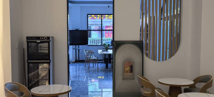 三亚听海观山智能美宿(凤凰机场店)图片