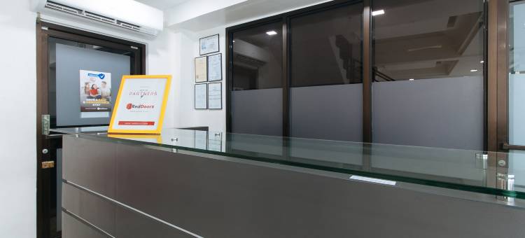 红多兹优选 @ 马卡蒂伊万吉丽斯塔街酒店(RedDoorz Plus @ Evangelista Street Makati)图片