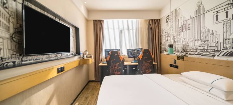 宸·云畅电竞酒店(泰州万达广场店)图片