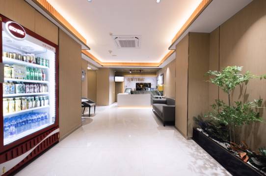 深圳金葵花酒店(布心地铁站彩世界店)