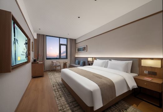 Qianna Hotel (Ruzhou Railway Station) Hotel Overview