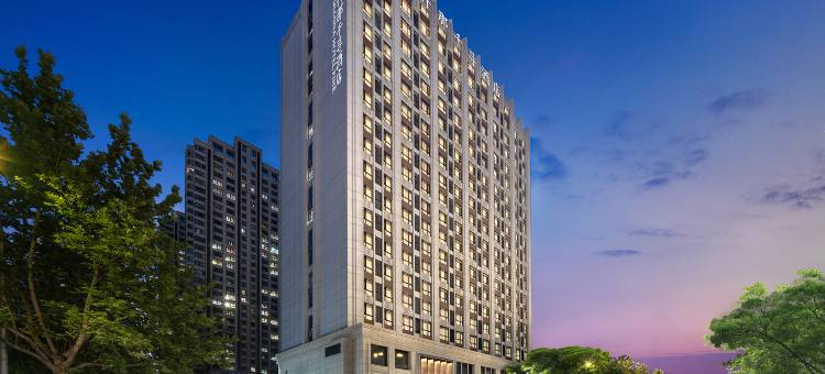 仟那千寻酒店(西安霸城门地铁站凤城四路店)图片