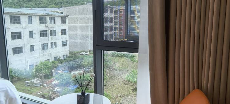 携程酒店-源来·Designer设计师智能丨度假美宿(黄果树瀑布景区店)预订-源来·Designer设计师智能丨度假美宿(黄果树瀑布景区店 ...
