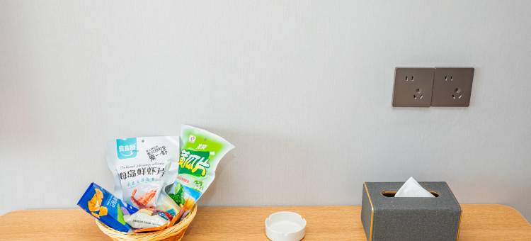 艺龙瑞云酒店(临泉姜子牙广场金贸大厦店)图片