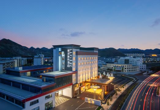 日喀则藏域雅布酒店外景图