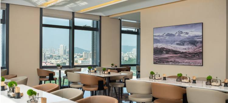 大连高新万达广场星海湾大桥亚朵酒店图片