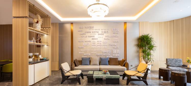 白玉兰酒店(东港黄海大市场店)图片