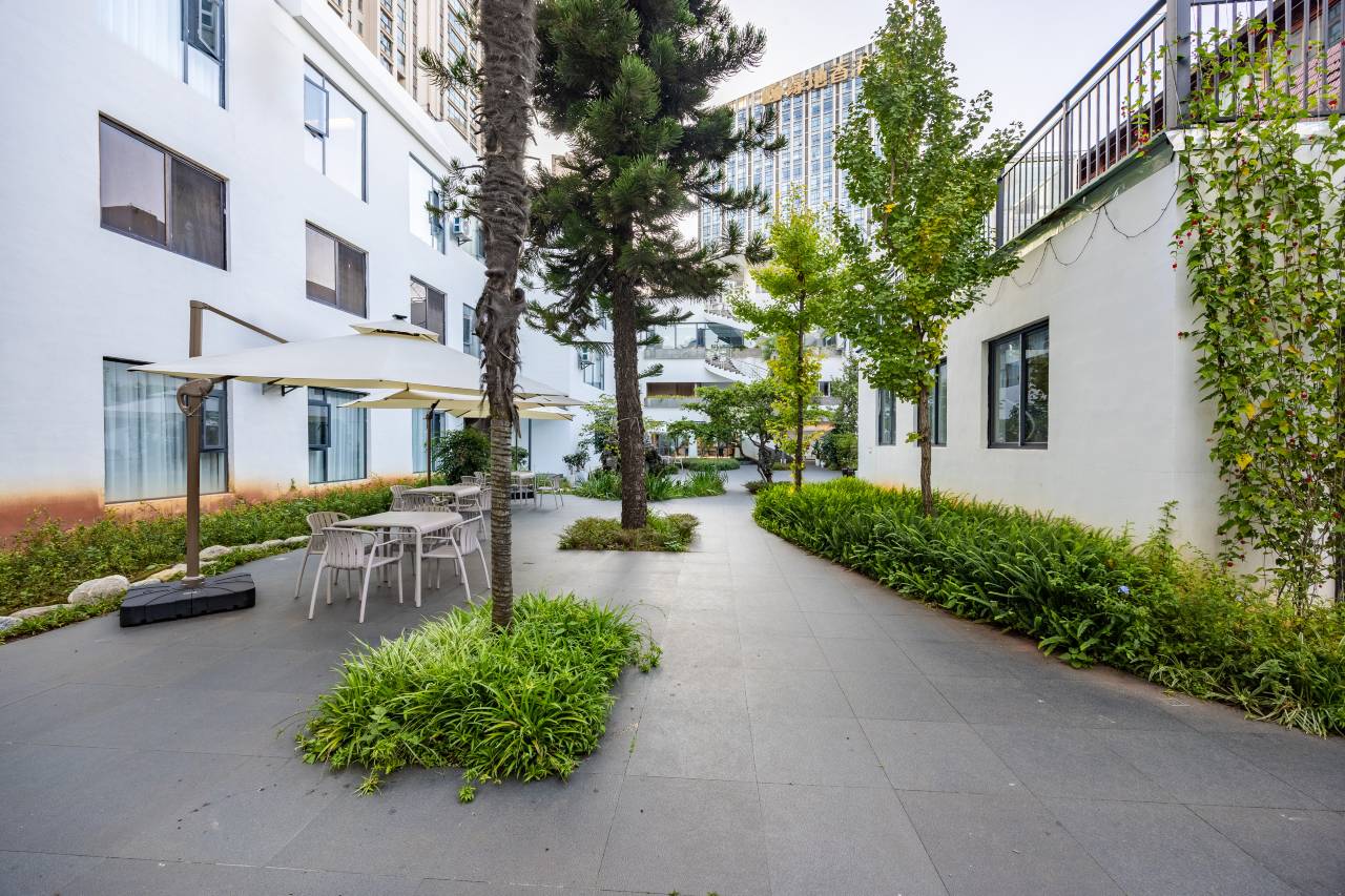 昆明.龙胤MAGICALCITYWALKWORL设计师酒店(昆明站万达广场店)图片