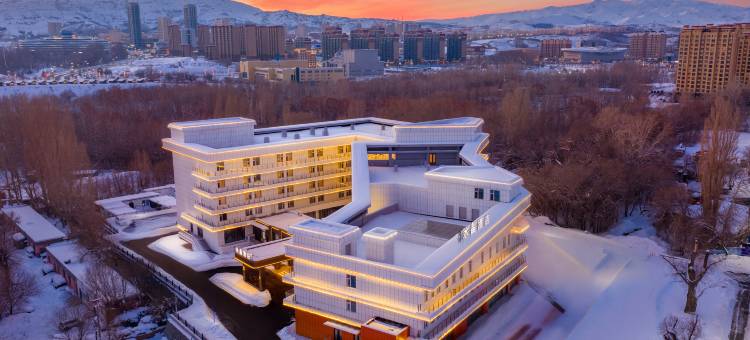 赛里木湖桔子水晶酒店图片