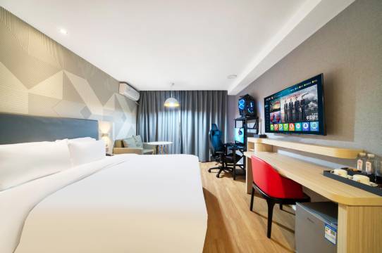 亚信电竞民宿(无锡湖滨商业街店)