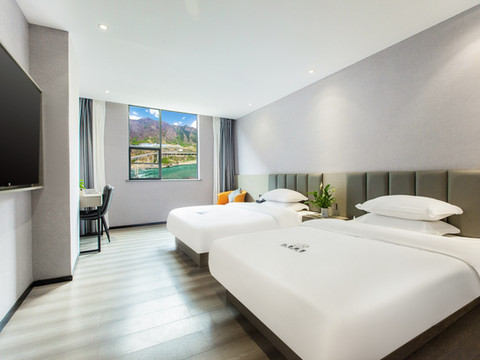 江影雅居酒店(雅江318国道店)