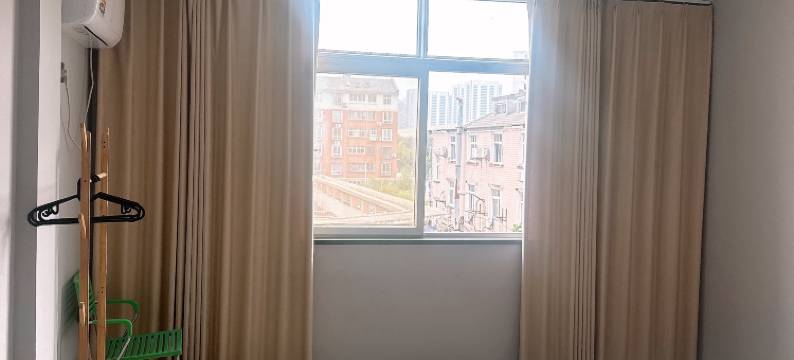 南山商务宾馆(武汉东吴大道地铁站店)图片