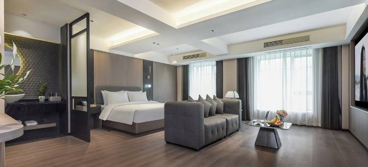 LuckySeven芭乐酒店(临高汽车站城市购物公园店)图片