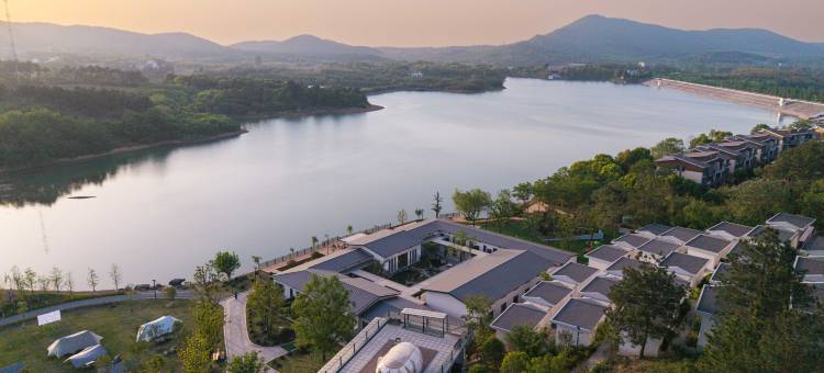 花筑·壹山伴水民宿(茅山东方盐湖城店)图片