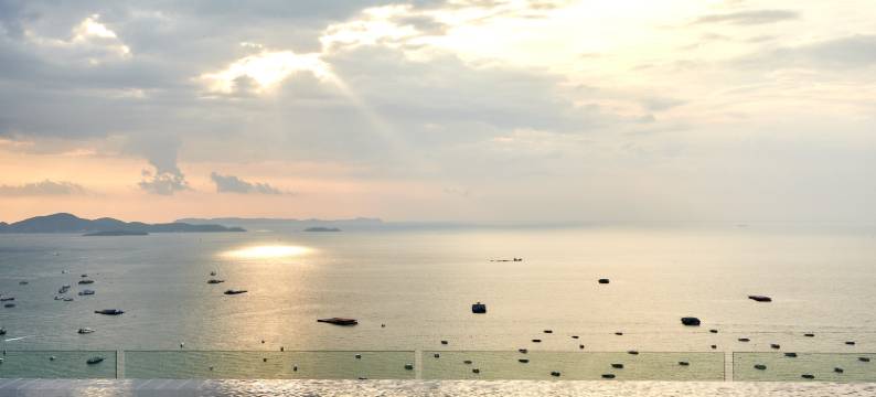 芭提雅 MUXA 海景公寓｜市中心高层海景・无边泳池・近海滩亲子房(Muxa Condo - Centric Sea)图片