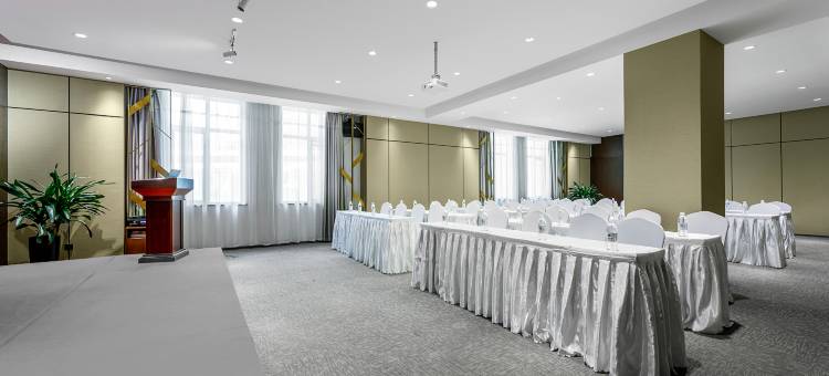 和颐至尊酒店(西安丈八四路地铁站神州数码科技园店)图片