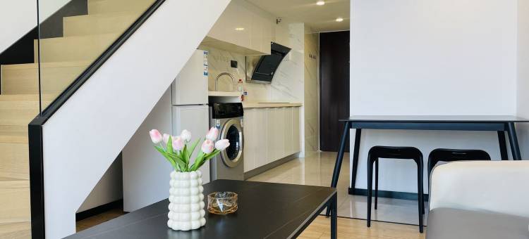 绿茵海景高空LOFT公寓(龙光世纪商务中心店)图片