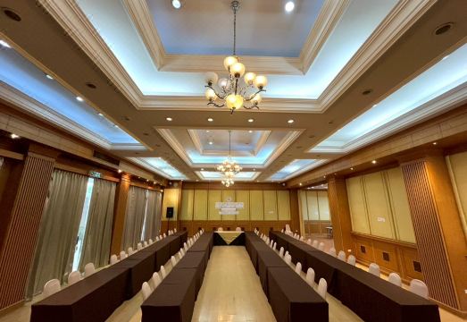 The Rich Hotel Hotel Overview