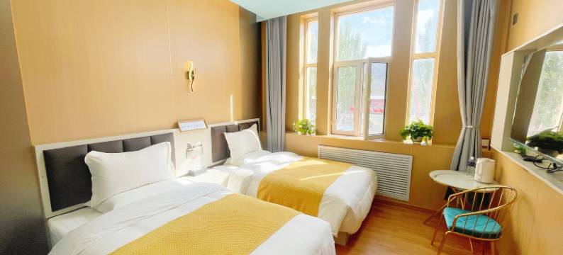 西极铂悦假日酒店图片