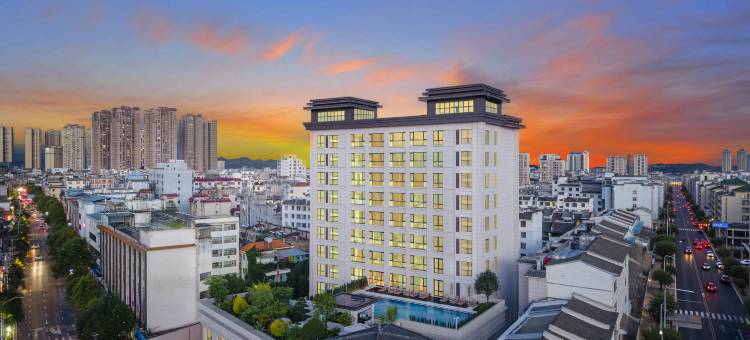 弥勒宝丽温泉酒店(湖泉生态园锦绣花街店)图片