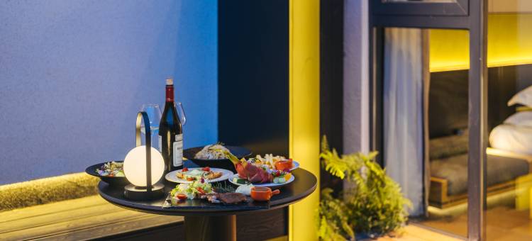 SFEEL设计师酒店(昆明穿金路地铁站店)图片