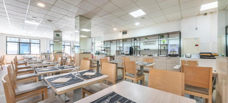 奥罗港口景观酒店(Port Vista Oro)图片