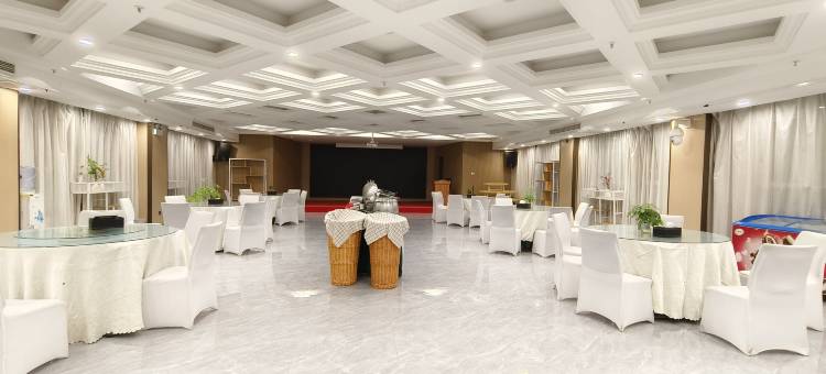 如颐尚居商务酒店(临颍中心汽车站东方国际购物广场店)图片