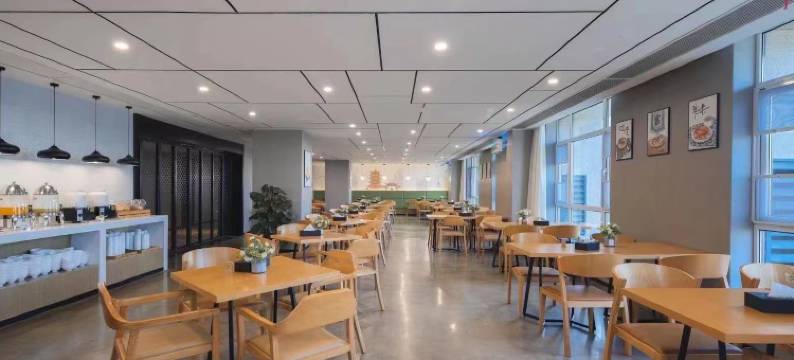 爱电竞酒店(武汉白沙洲杨泗港长江大桥店)图片